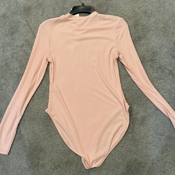 NWT - long sleeved bodysuit - Picture 4 of 4